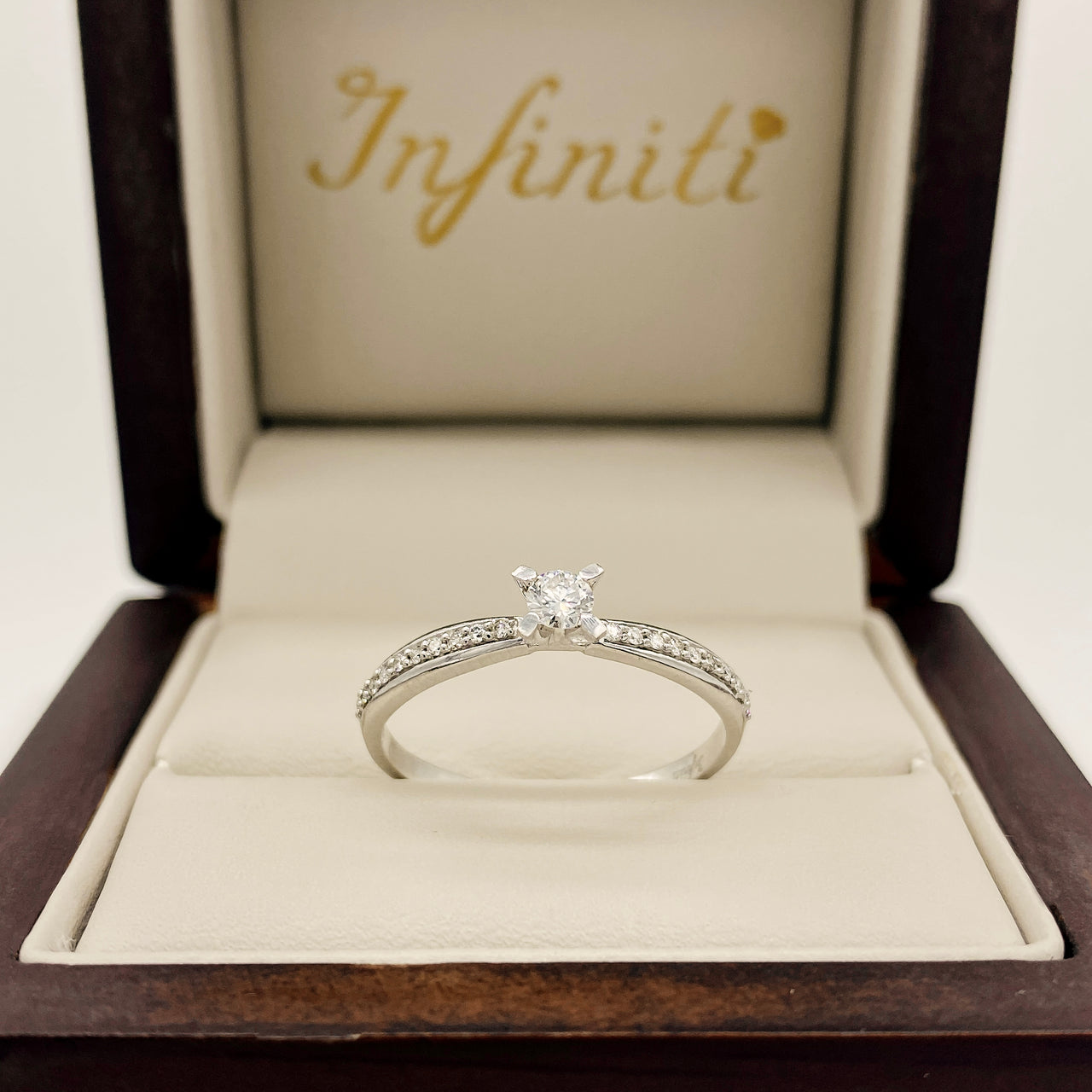 Anillo Oro Blanco 14k- Pavé Diamante Natural 0.23 CTW
