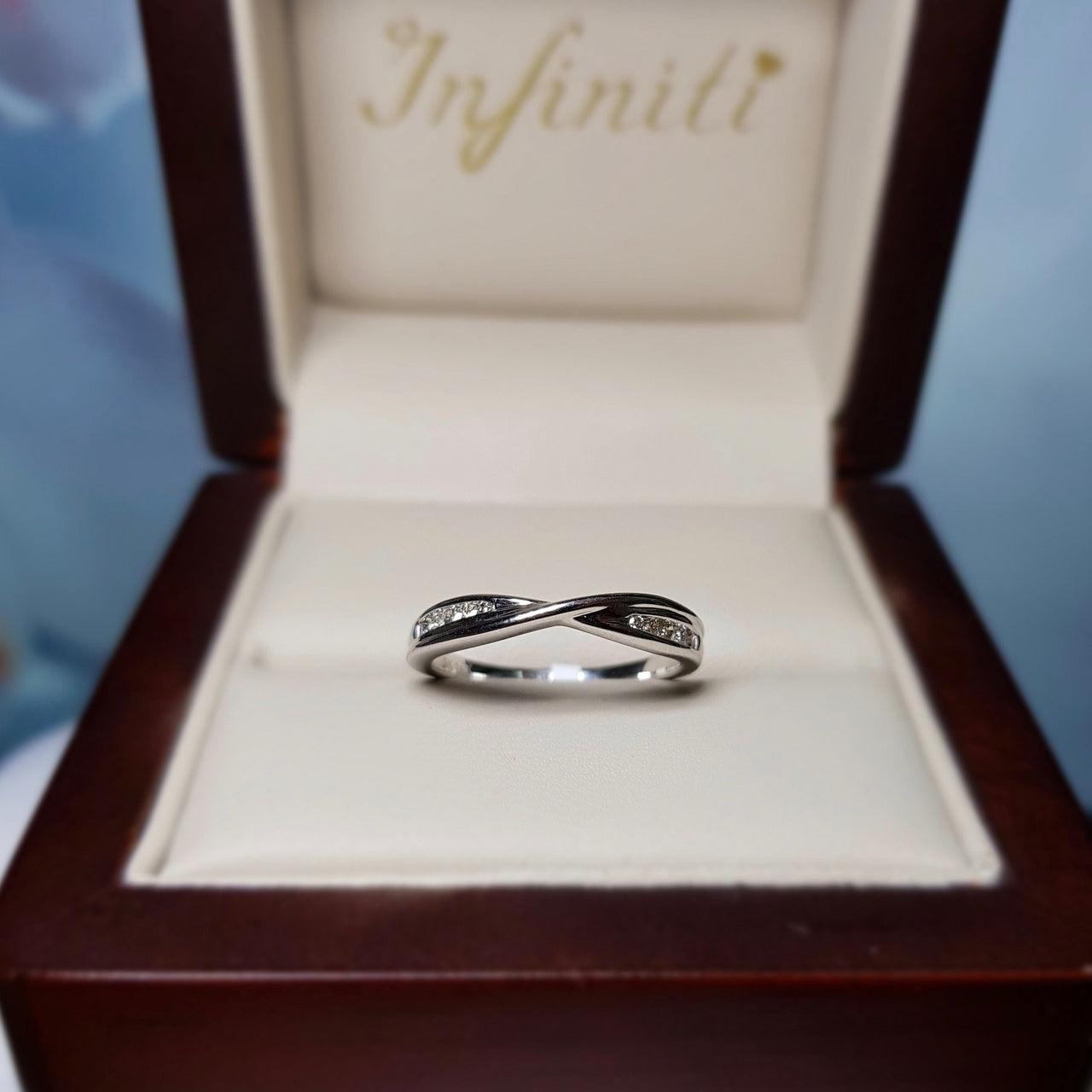 Churumbela Oro Blanco 14k, Diamantes de 10 Puntos Totales - Infiniti Joyas