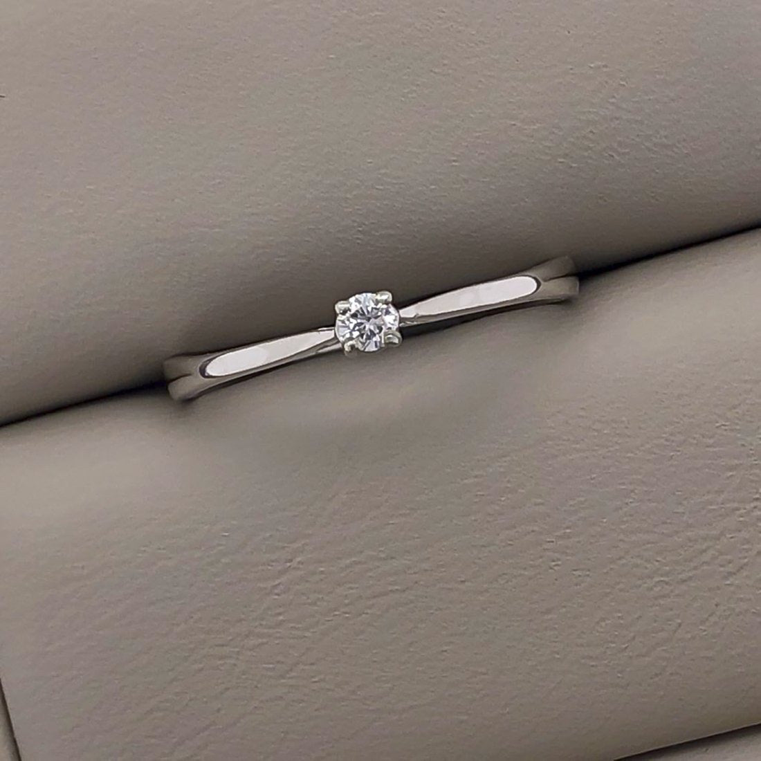 Anillo Solitario Oro Blanco 14k, Diamante de 5 Puntos - Infiniti Joyas