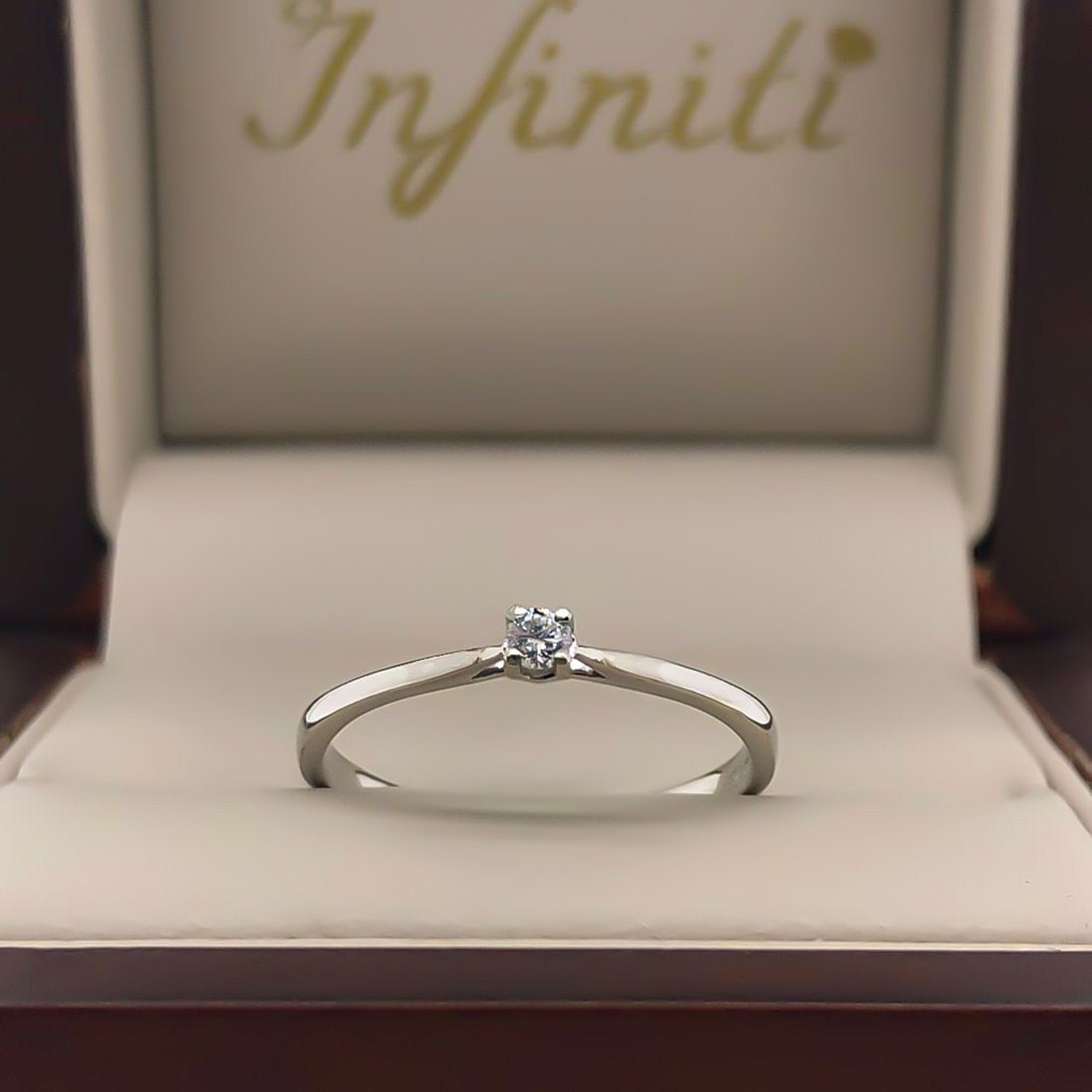 Anillo Solitario Oro Blanco 14k, Diamante de 5 Puntos - Infiniti Joyas