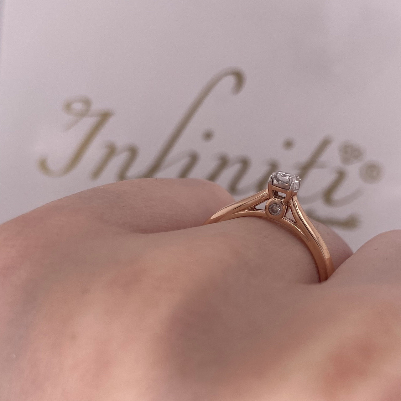 Anillo Oro Rosa 14k, Diamante 10 Puntos Totales - Infiniti Joyas