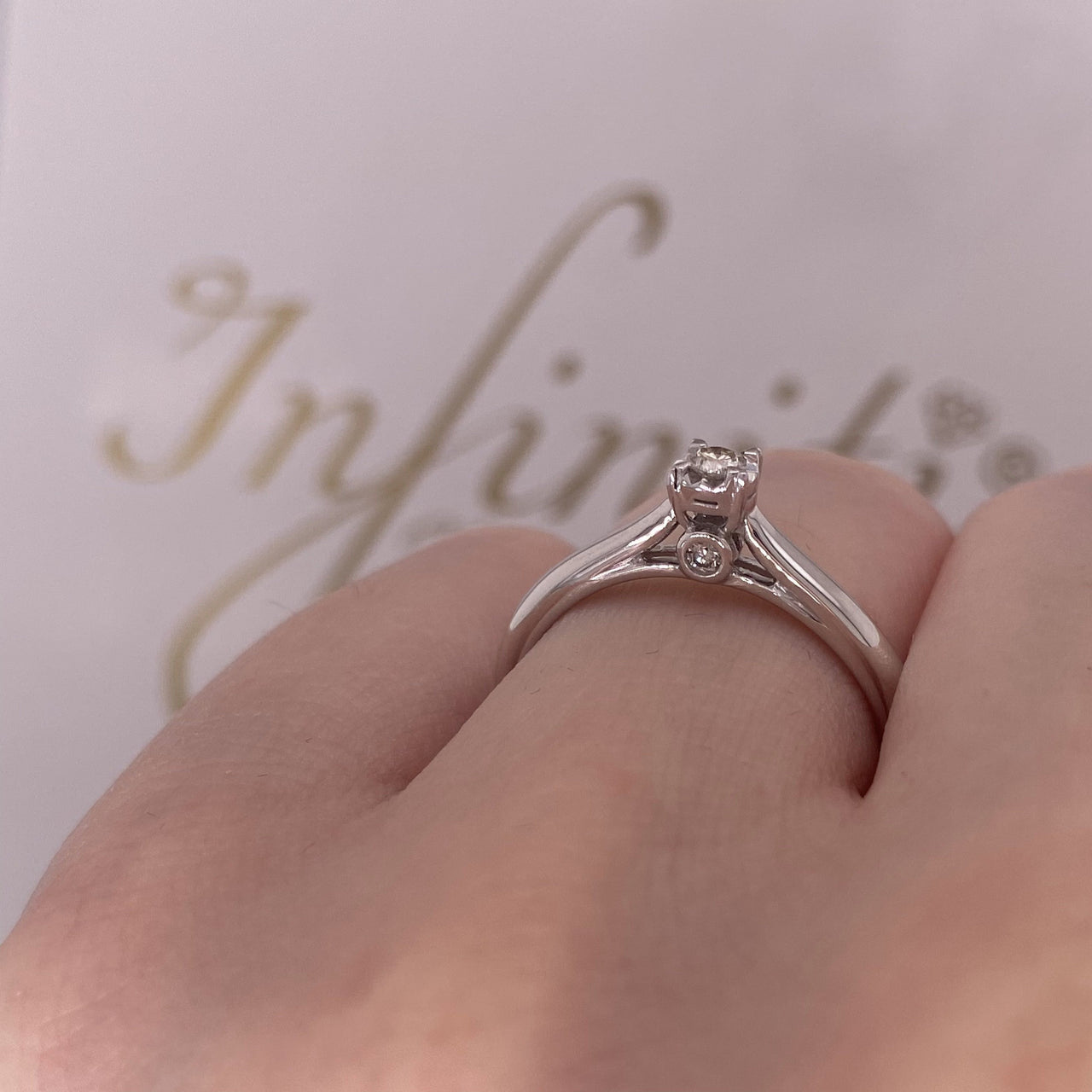 Anillo Oro Blanco 14k, Diamante 10 Puntos Totales - Infiniti Joyas