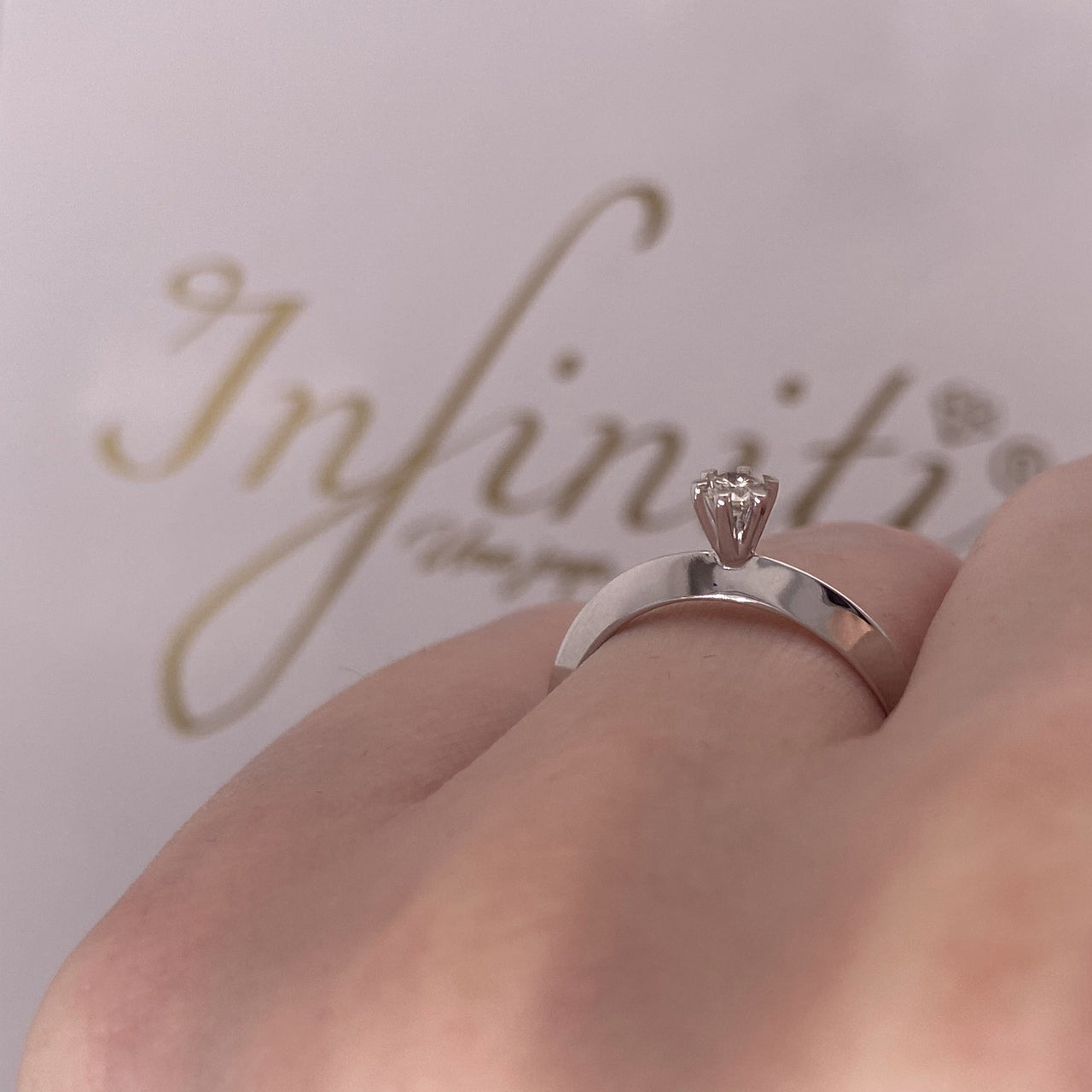 Anillo Solitario Oro Blanco 14k, Diamante de 10 Puntos - Infiniti Joyas