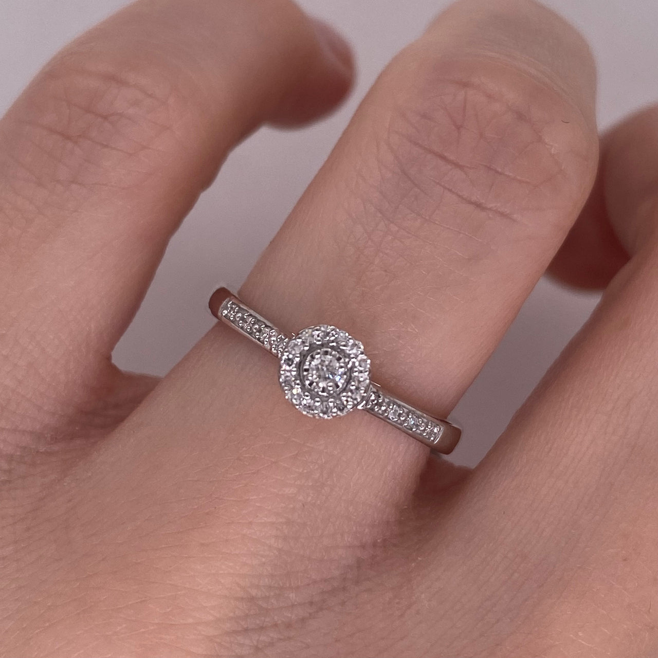 Anillo Oro Blanco 14k - Halo Diamante Natural 0.10 CTW