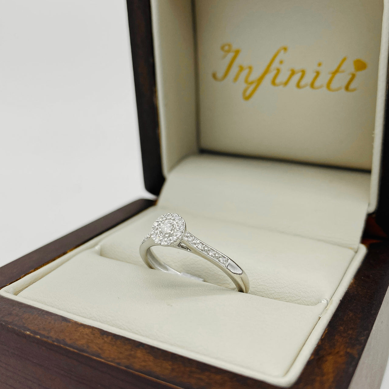 Anillo Oro Blanco 14k - Halo Diamante Natural 0.10 CTW