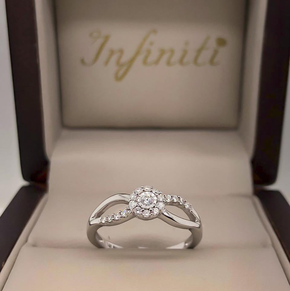 Anillo Oro Blanco 14k, Halo Diamante de 15 Puntos Totales - Infiniti Joyas