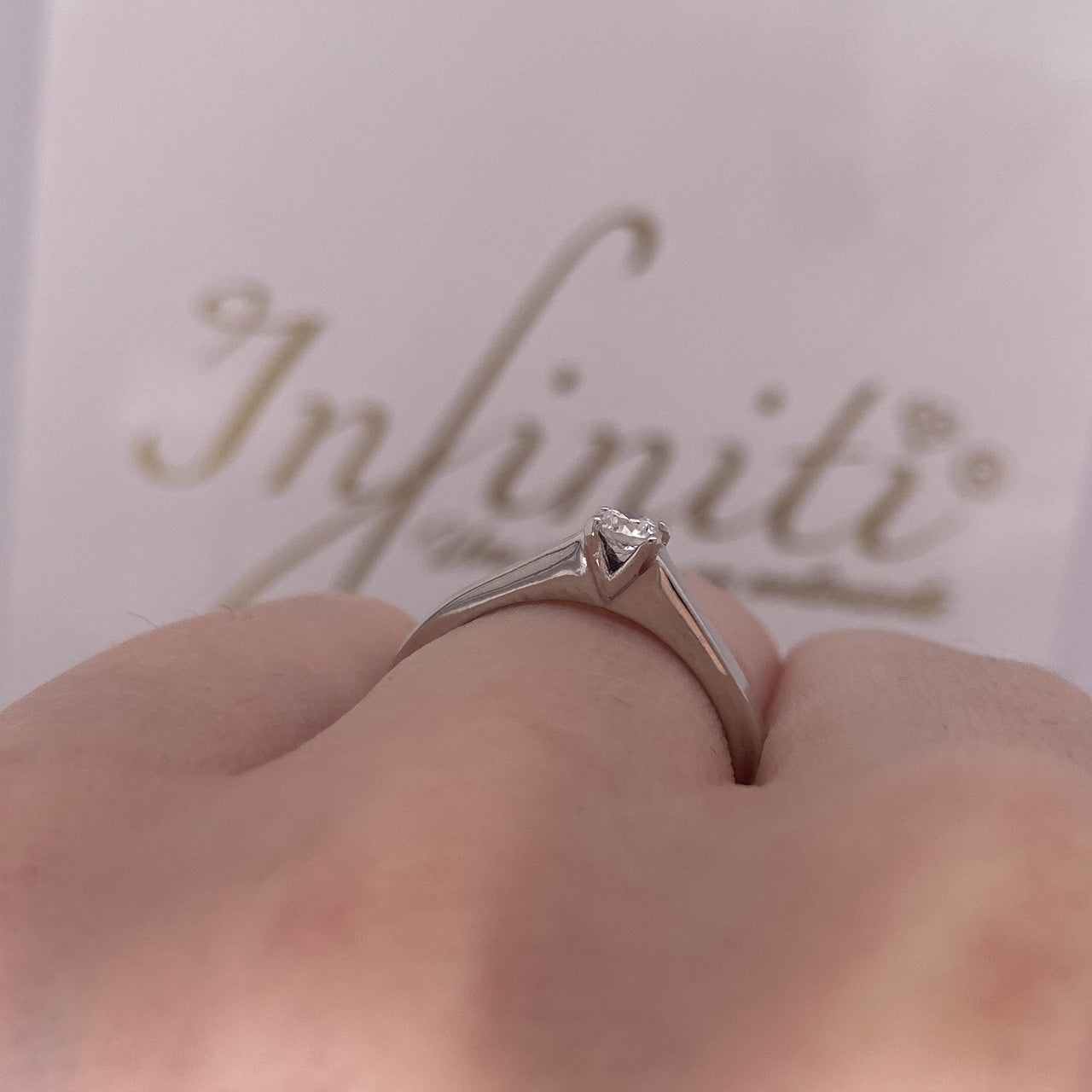 Anillo Solitario Oro Blanco 14k, Diamante de 15 Puntos - Infiniti Joyas