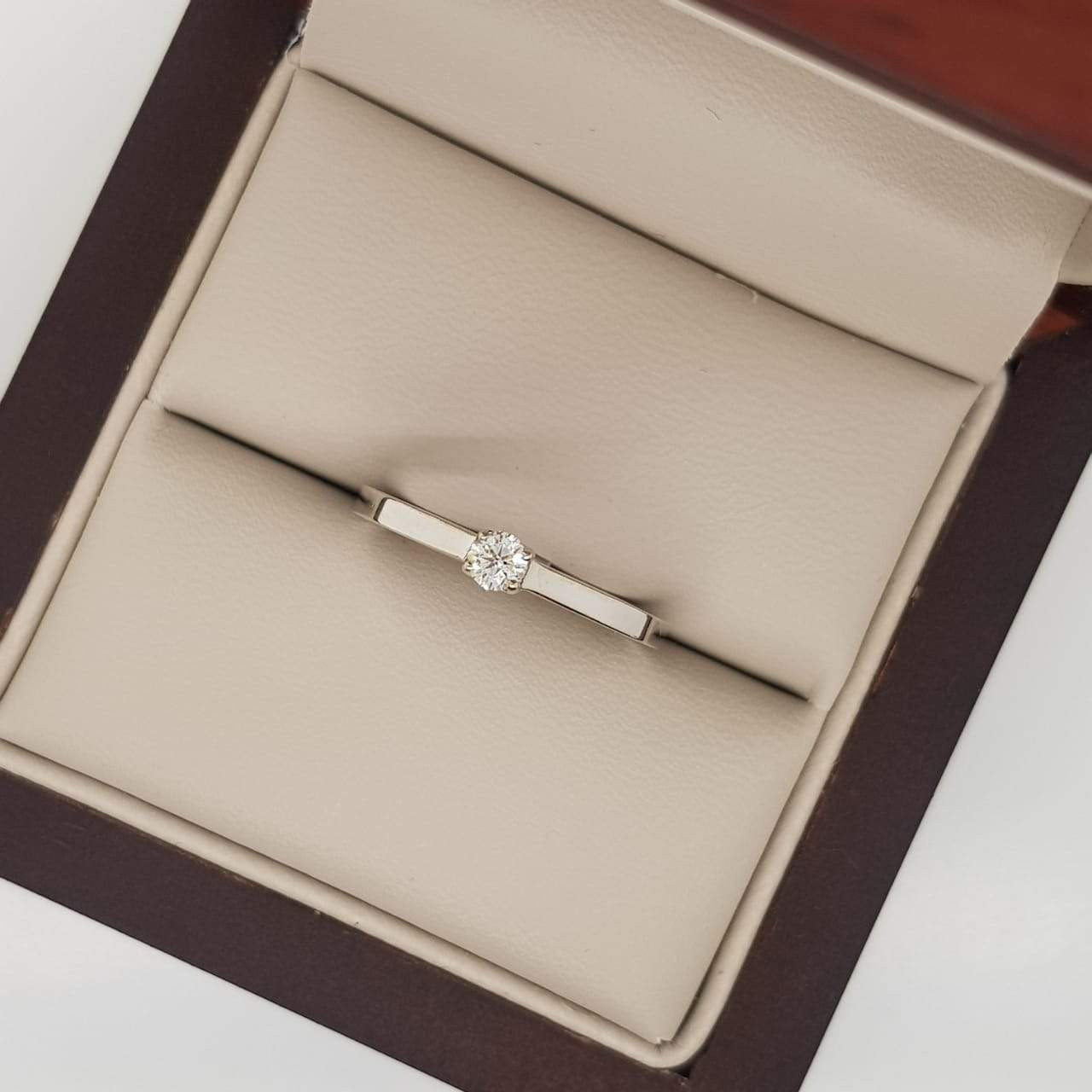 Anillo Solitario Oro Blanco 14k, Diamante de 15 Puntos - Infiniti Joyas
