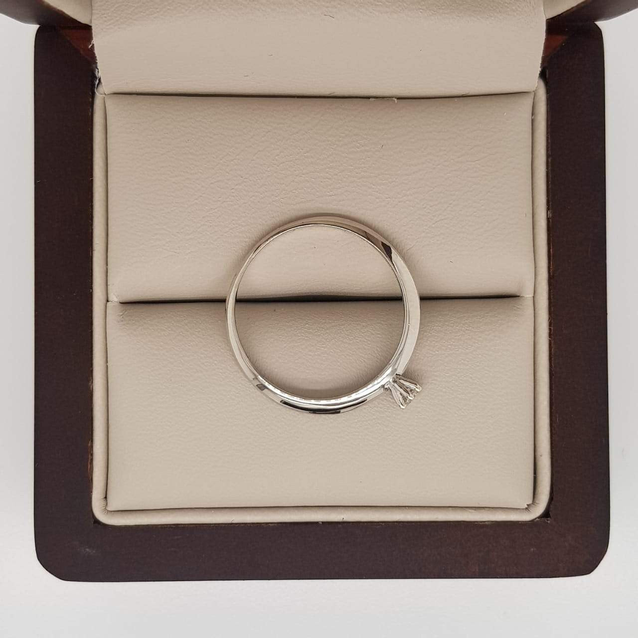 Anillo Solitario Oro Blanco 14k, Diamante de 7 Puntos - Infiniti Joyas