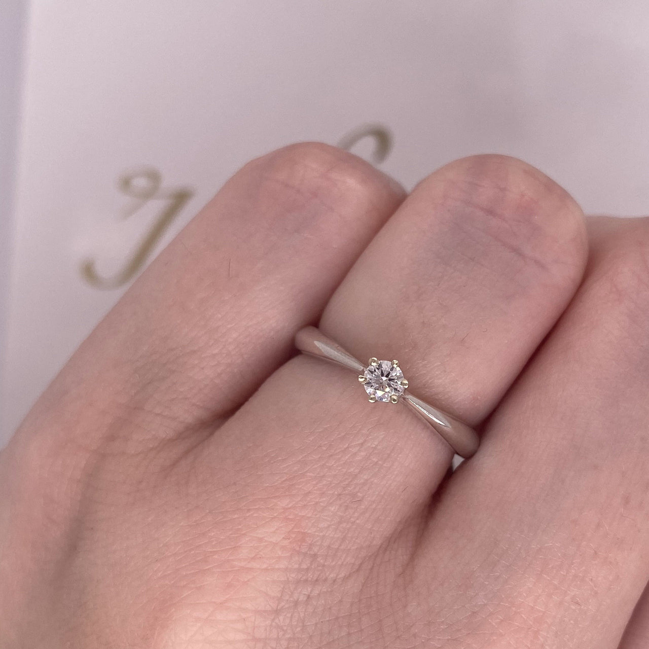 Anillo Solitario Oro Blanco 14k, Diamante de 10 Puntos - Infiniti Joyas
