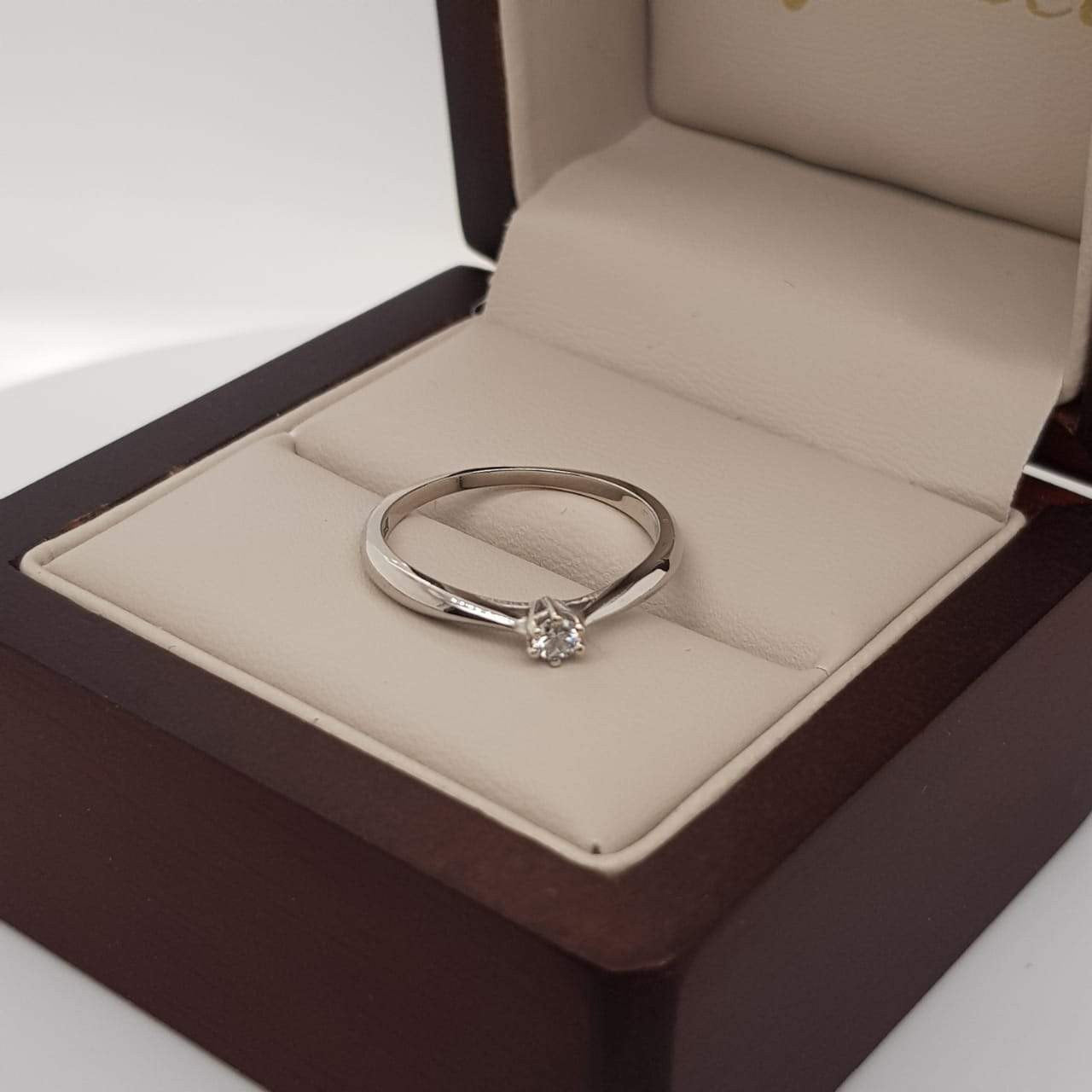 Anillo Solitario Oro Blanco 14k, Diamante de 10 Puntos - Infiniti Joyas