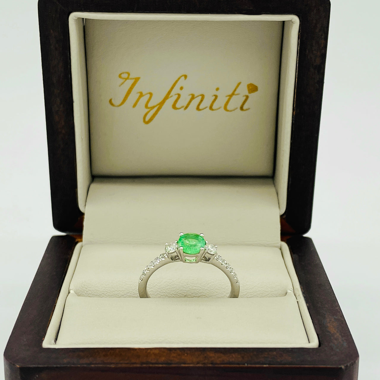 Anillo Oro Blanco 14k - Esmeralda con Diamante Natural 0.75 CTW