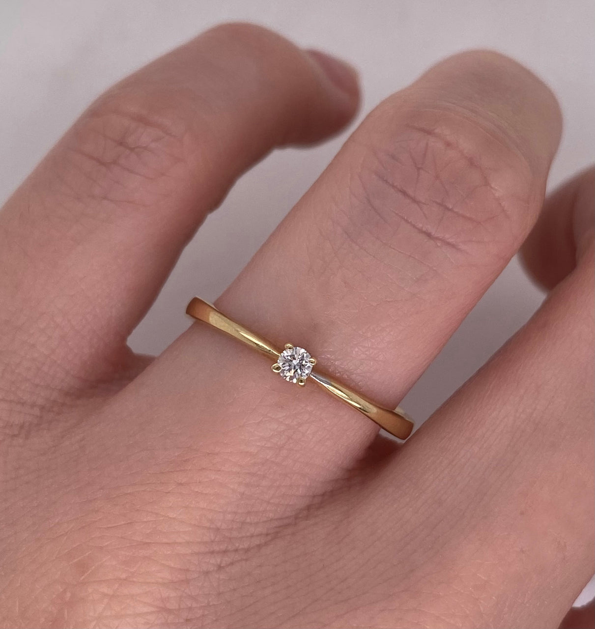 Anillo Oro Amarillo 14k- Diamante Natural de 0.07 CT