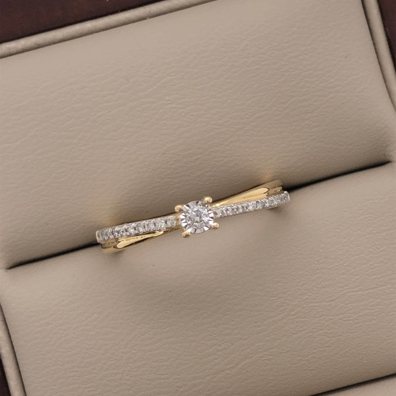 Anillo Oro 14k - Pavé con Diamante Natural 0.12 CTW