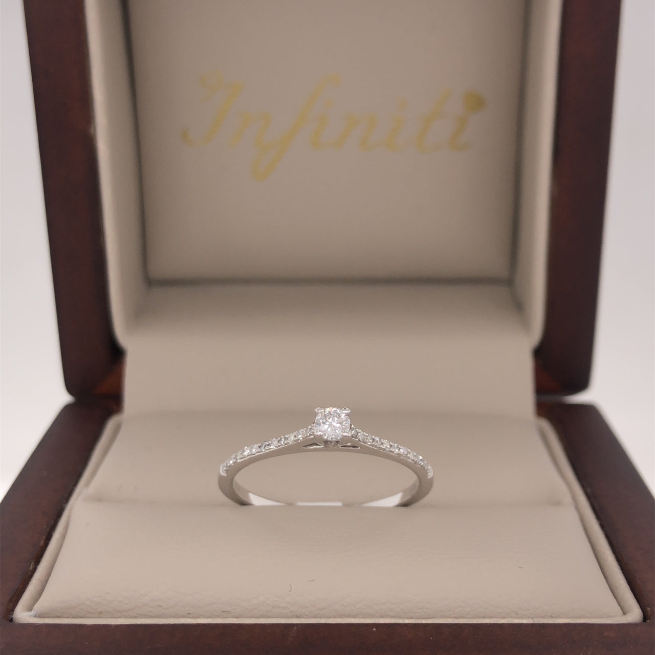 Anillo Oro Blanco 14k - Pavé Diamante Natural con 0.15 CTW