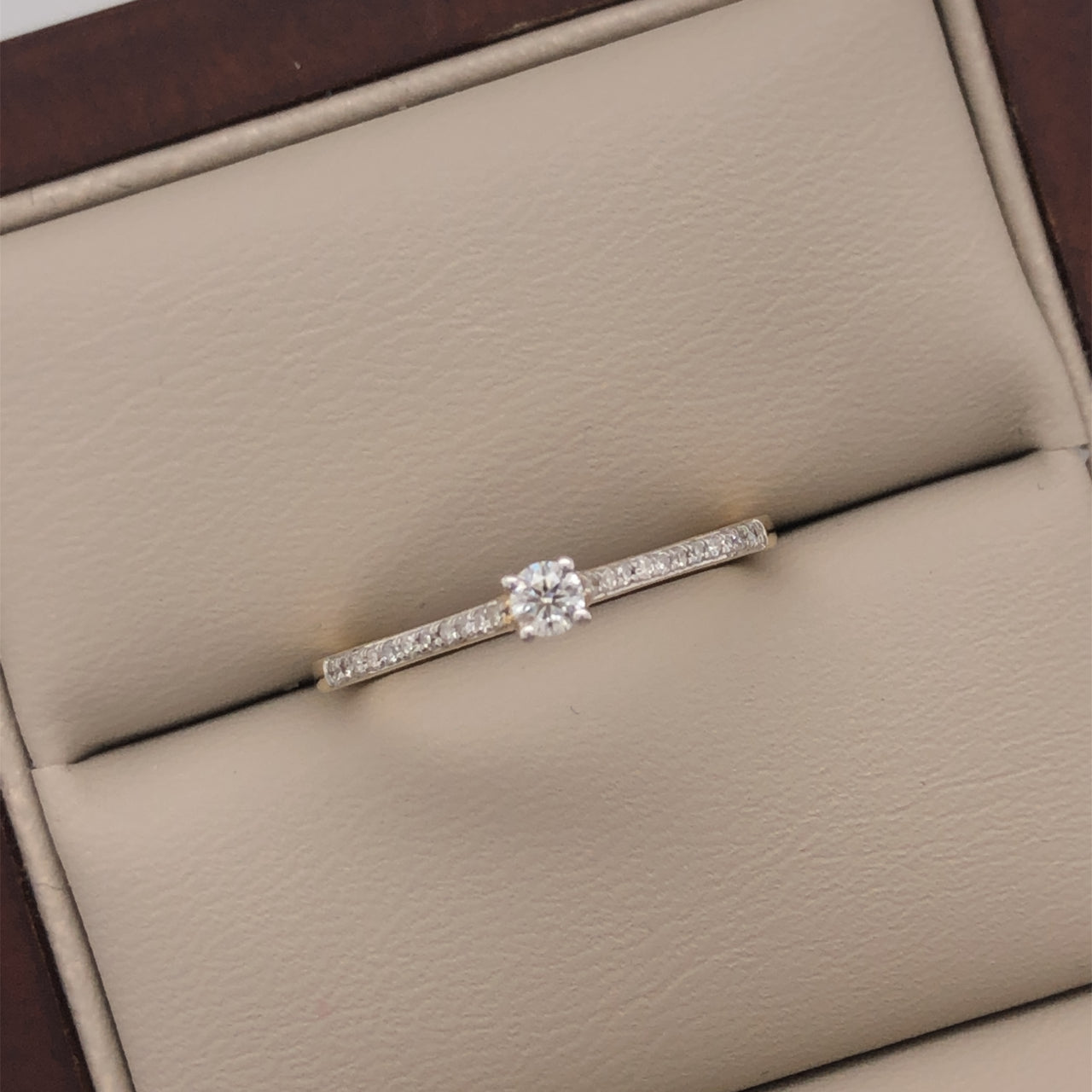 Anillo Oro 14k - Pavé Diamante Natural con 0.15 CTW