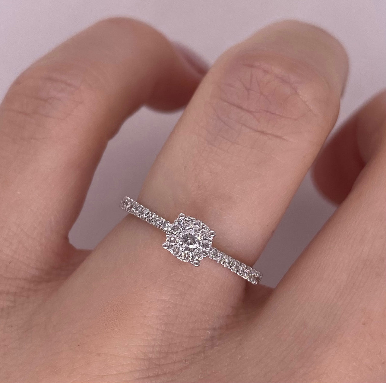 Anillo Oro Blanco 14k - Halo Pavé Diamante Natural 0.25 CTW