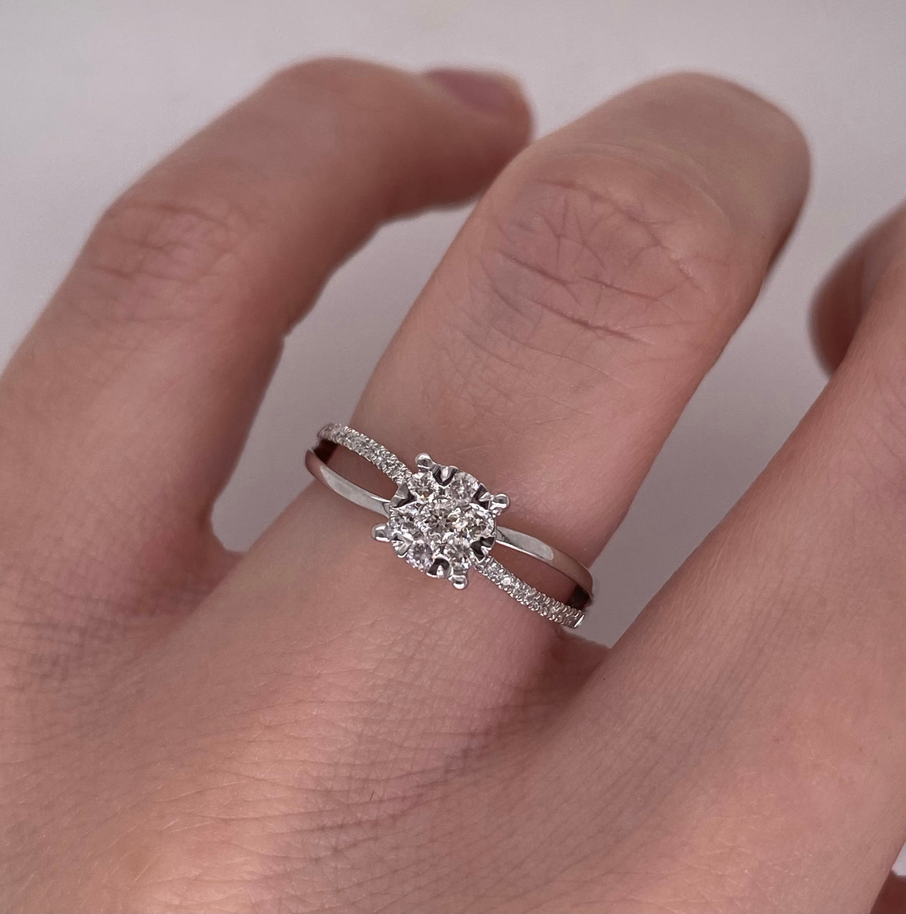 Anillo Oro Blanco 14k - Halo Infinito Diamante Natural 0.22 CTW