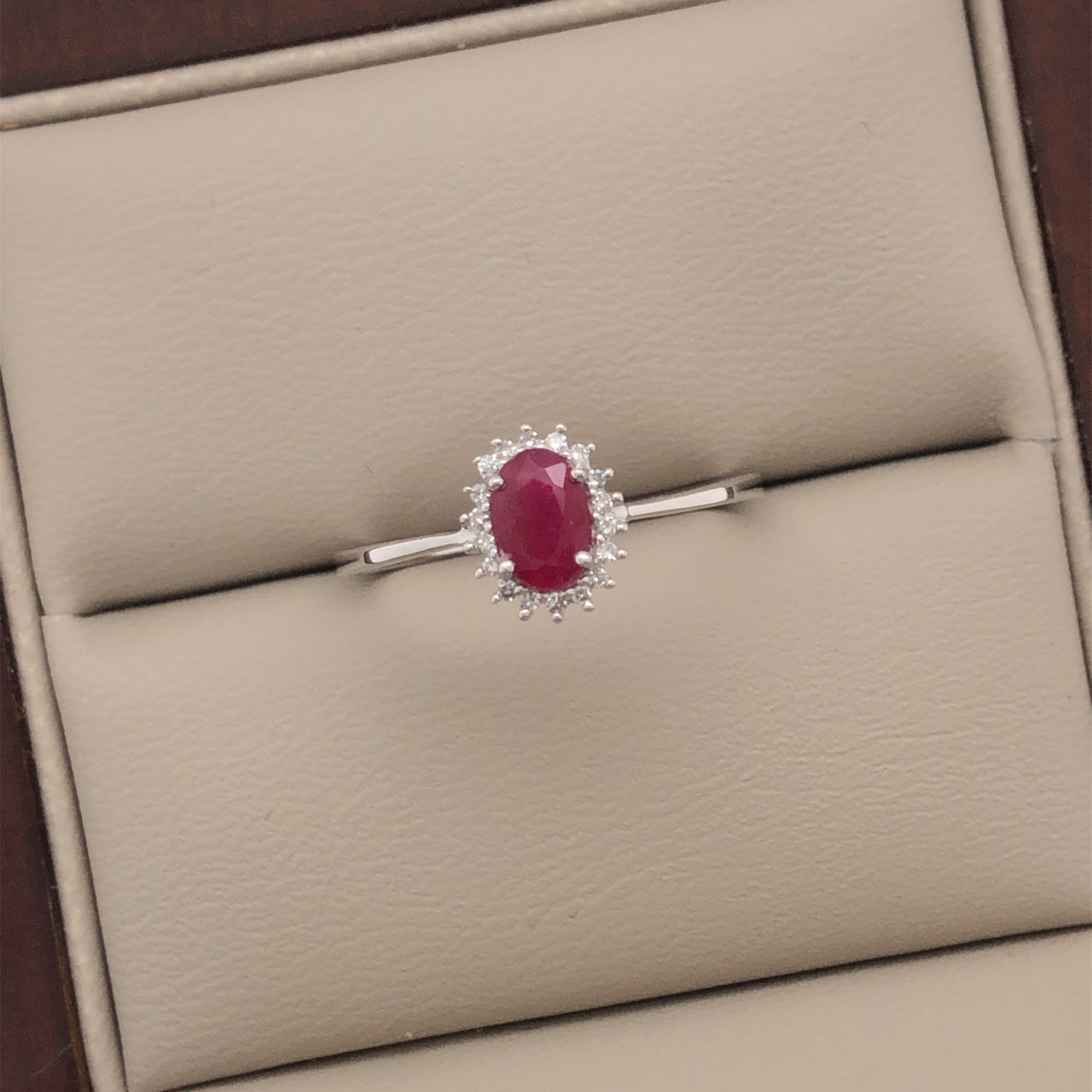 Anillo Oro Blanco 14k - Halo Rubí con Diamante Natural 0.59 CTW