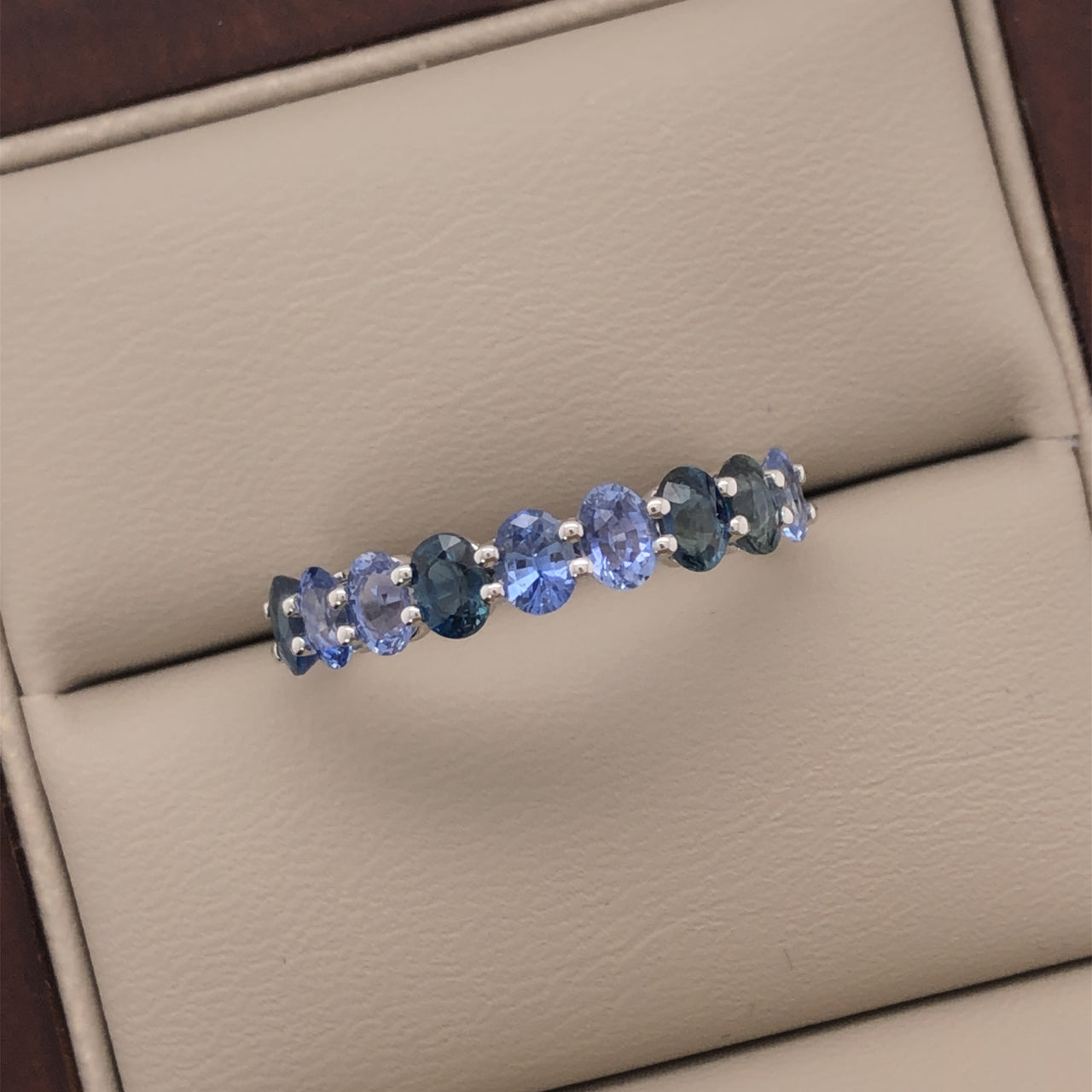 Churumbela Oro Blanco 14k - Zafiros 2.25 ct Totales y 4 puntos de diamante