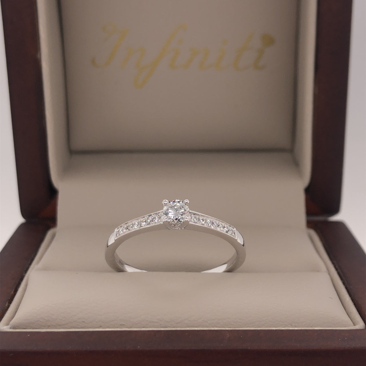 Anillo Oro Blanco 14k - Pavé Diamante Natural 0.25 CTW