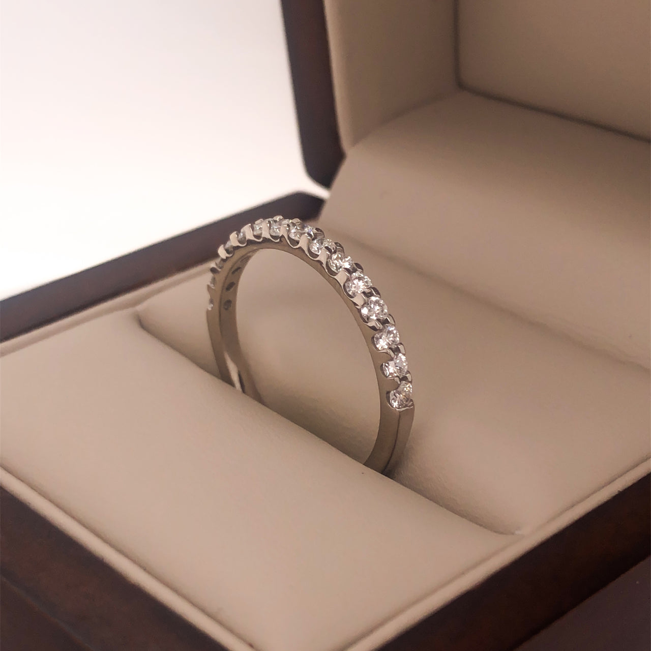 Churumbela Oro Blanco 14k- Pavé Diamante Natural de 0.45 CTW