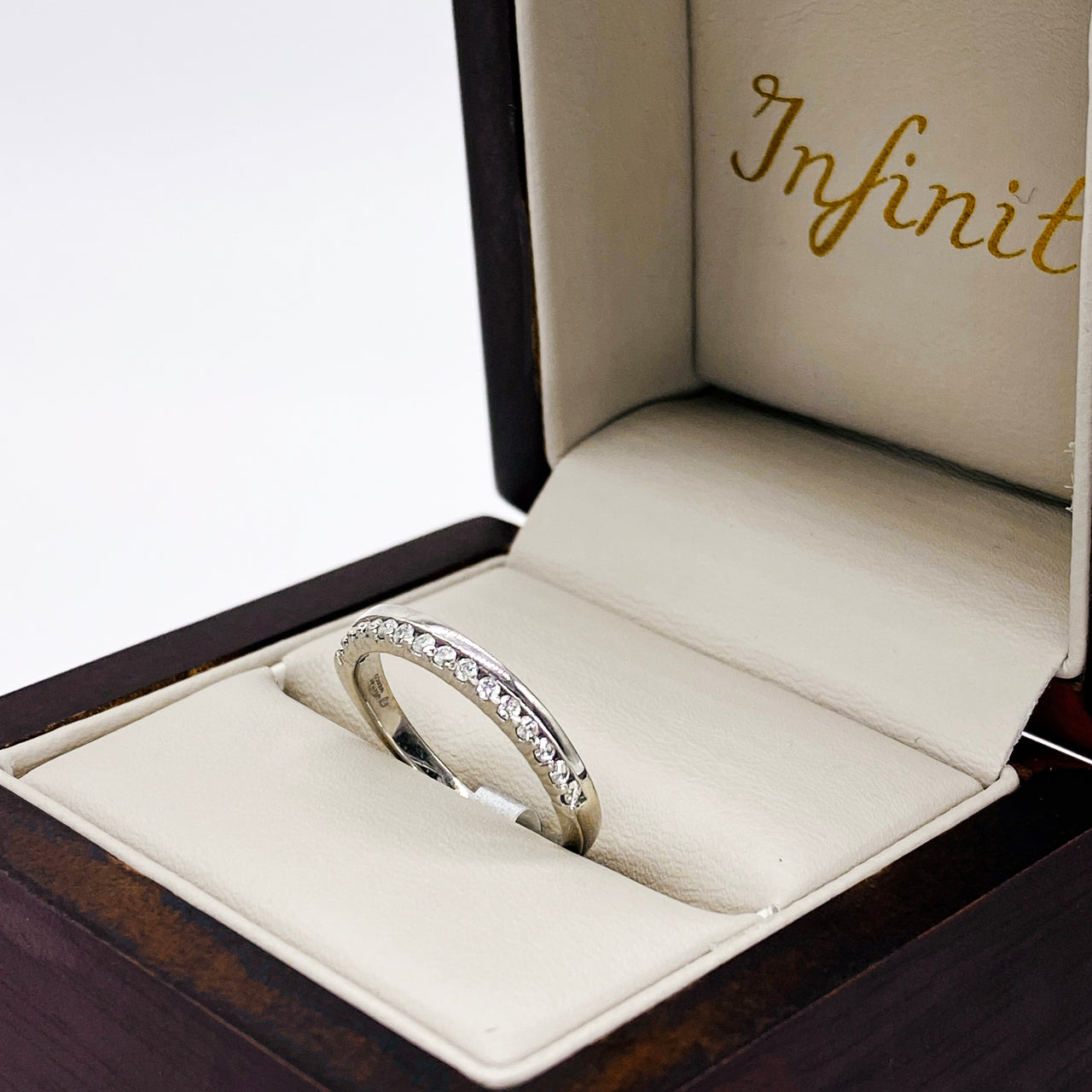 Churumbela Oro Blanco 14k - Pavé Diamante Natural de 0.19 CTW