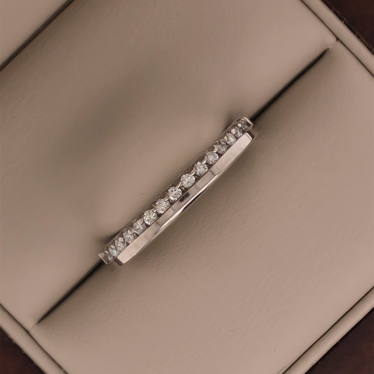 Churumbela Oro Blanco 14k - Pavé Diamante Natural de 0.19 CTW
