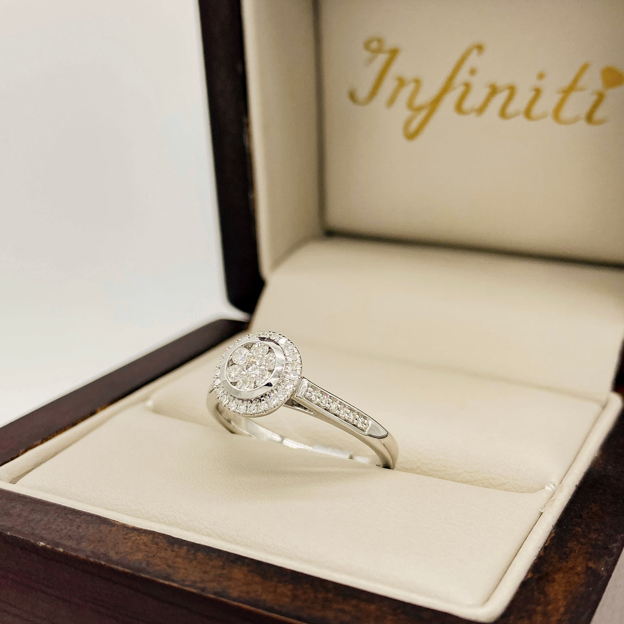 Anillo Oro Blanco 14k - Halo con Diamante Natural 0.32 CTW