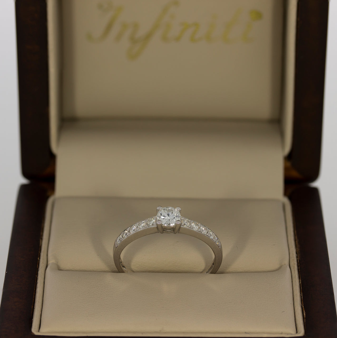Anillo Oro Blanco 14k - Pavé con Diamante Natural 0.47 CTW