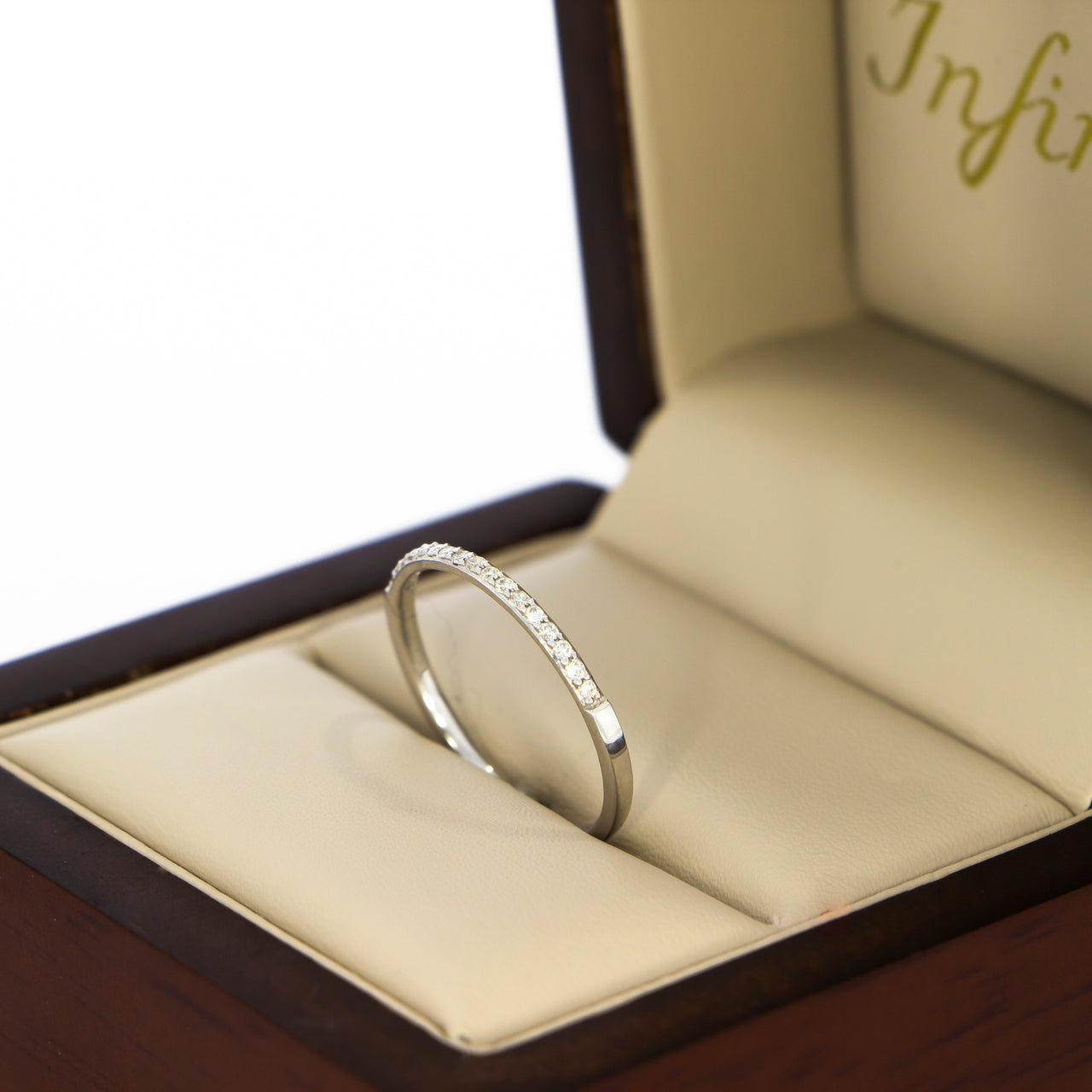 Churumbela Oro Blanco 14k - Pavé Diamante Natural de 0.12 CTW
