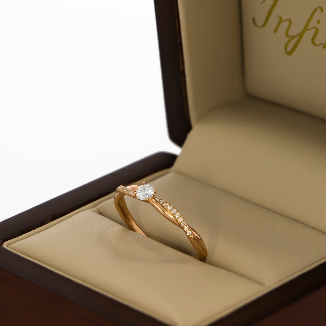 Anillo Oro Rosa 14k - Trenzado con Diamante Natural  0.20 CTW