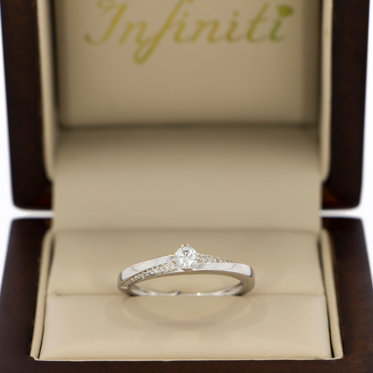 Anillo Oro Blanco 14k - Pavé con Diamante Natural 0.24 CTW