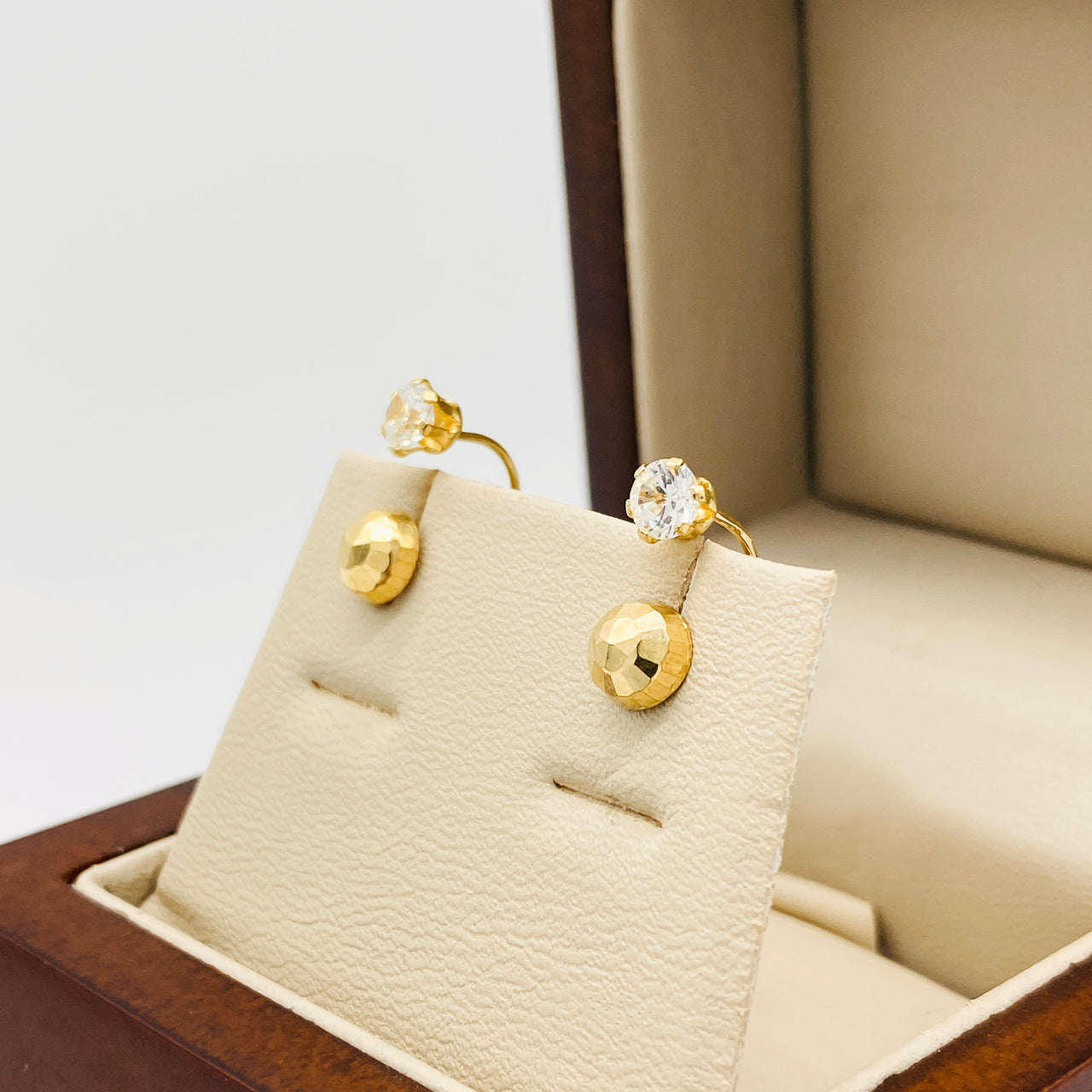 Broquel curvo hongo con Zirconia, Oro 10k