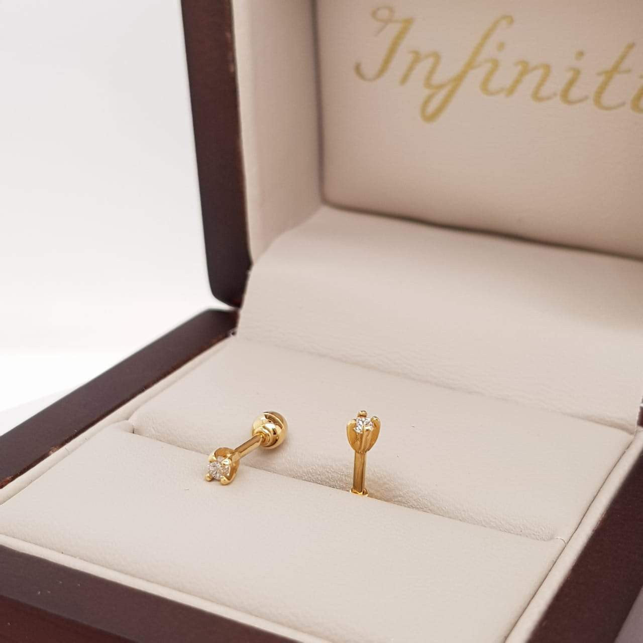 Broquel Oro Amarillo 18k, Diamante de 14 Puntos Totales - Infiniti Joyas
