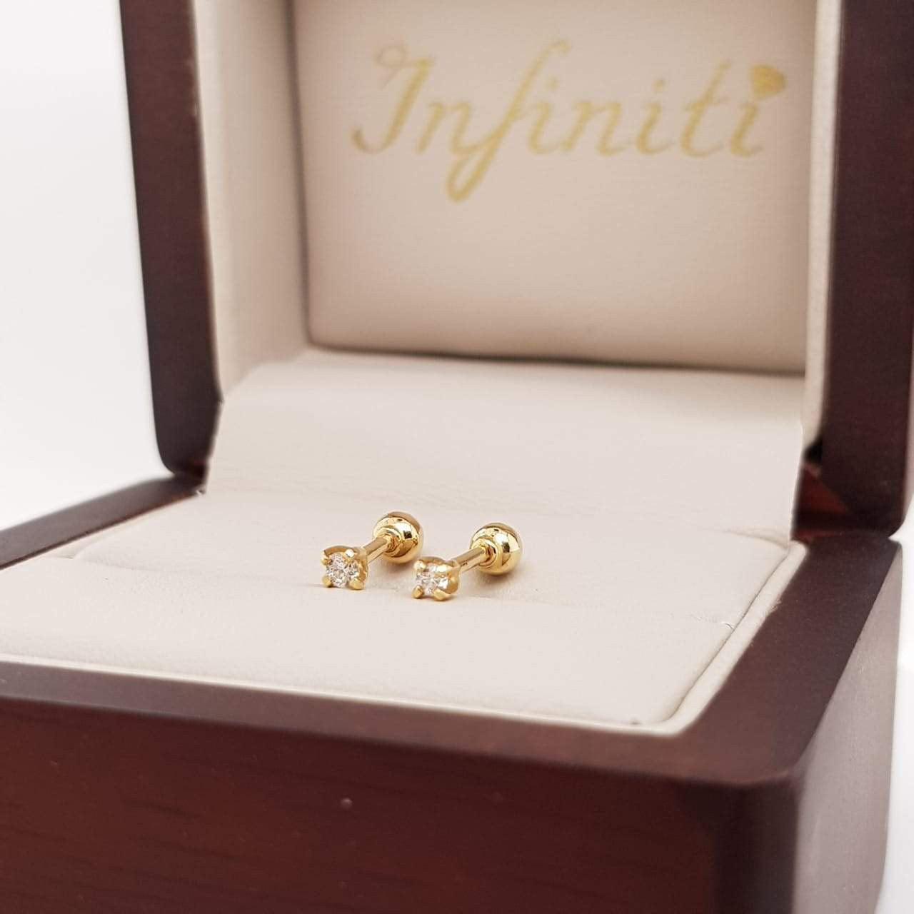 Broquel Oro Amarillo 18k, Diamante de 14 Puntos Totales - Infiniti Joyas