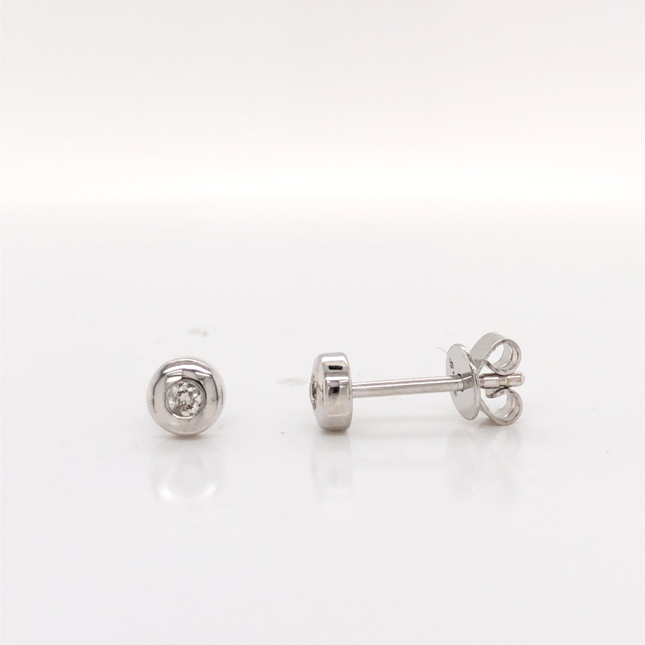 Broquel Oro Blanco 14k, Diamante con 5 Puntos Totales