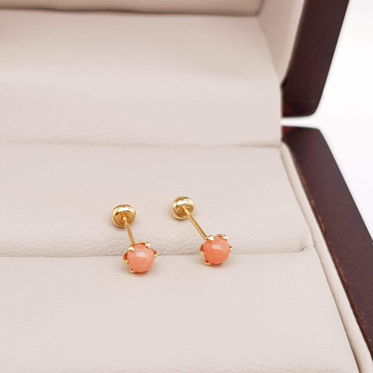 Broquel Oro 18k con Piedra Coral 4 mm - Infiniti Joyas
