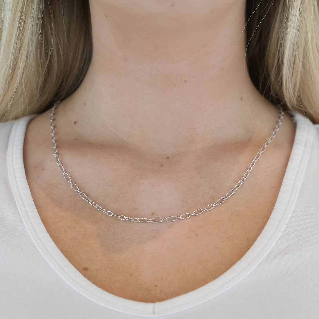 Cadena Oro Blanco 14k Rolo Oval Diamantada 55 cm, Ancho 2.5 mm