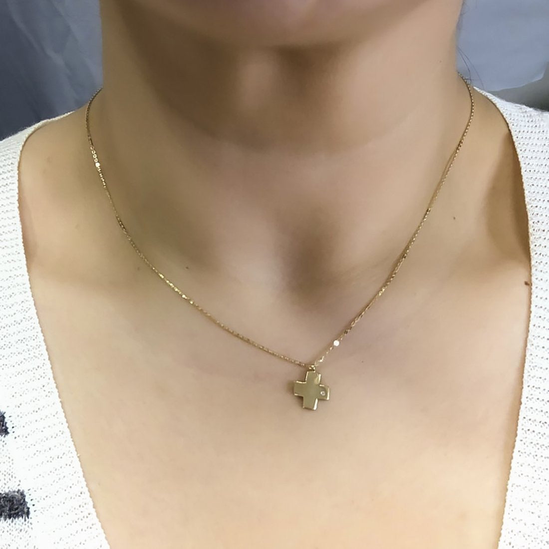 Gargantilla Oro 14k, Cruz con Zirconia, Cadena 45 cm Largo - Infiniti Joyas