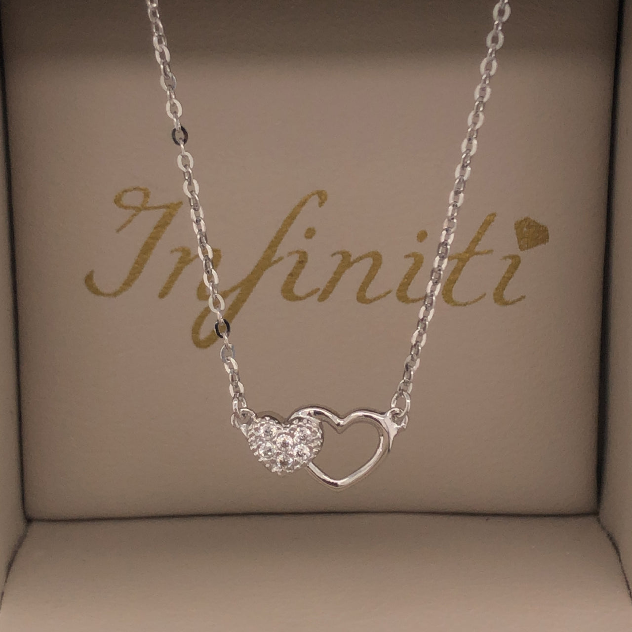 Gargantilla Oro Blanco 14k, Dos Corazones con Zirconia, Cadena 45 cm Largo