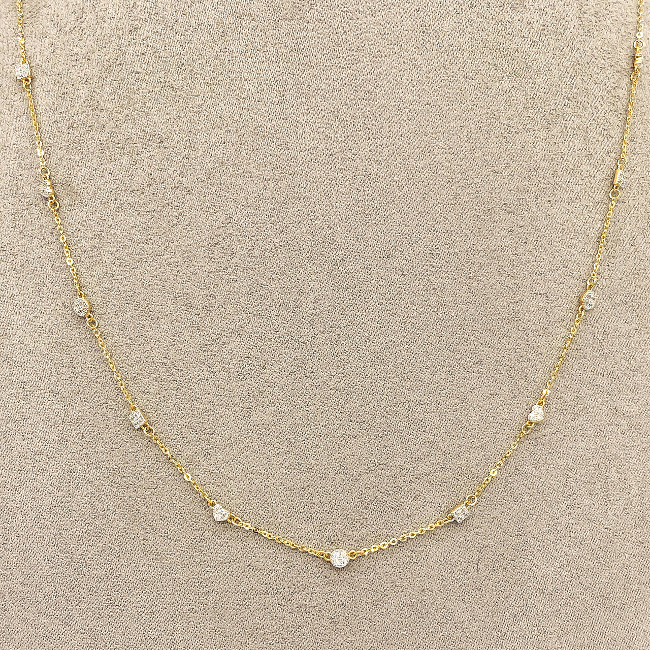 Gargantilla Oro 10k, con Dijes con Zirconias, 45 cm Largo