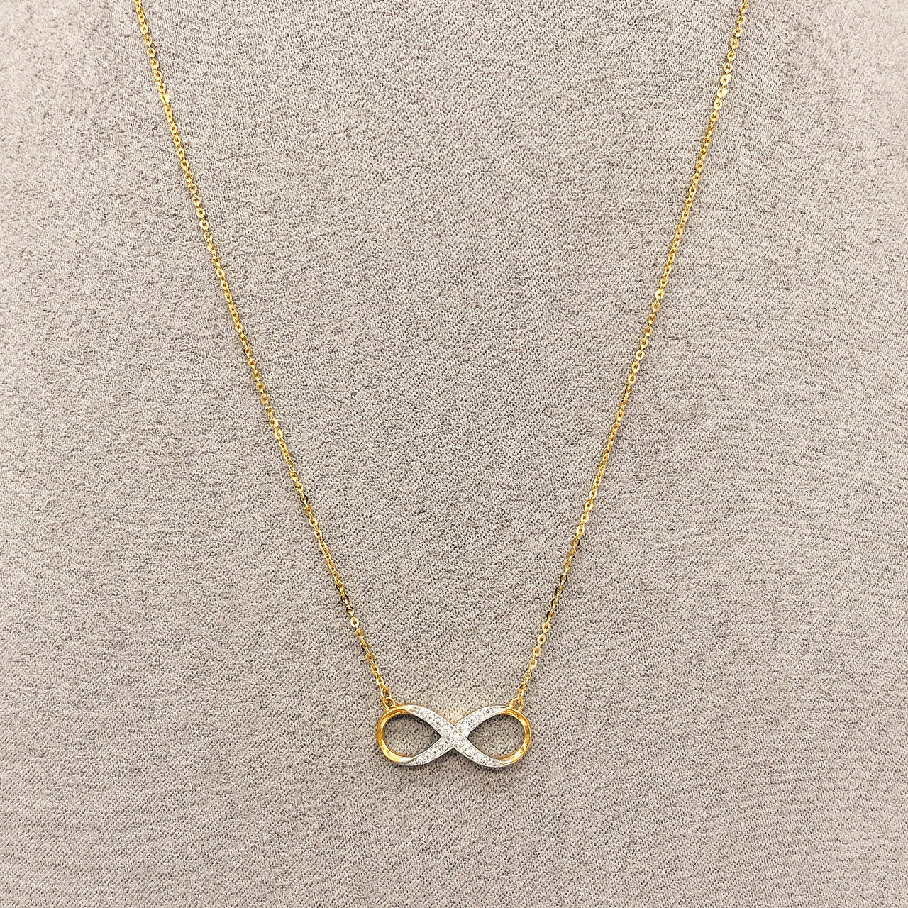 Gargantilla Oro 10k, con Dije Infinito y Zirconias, 45 cm Largo