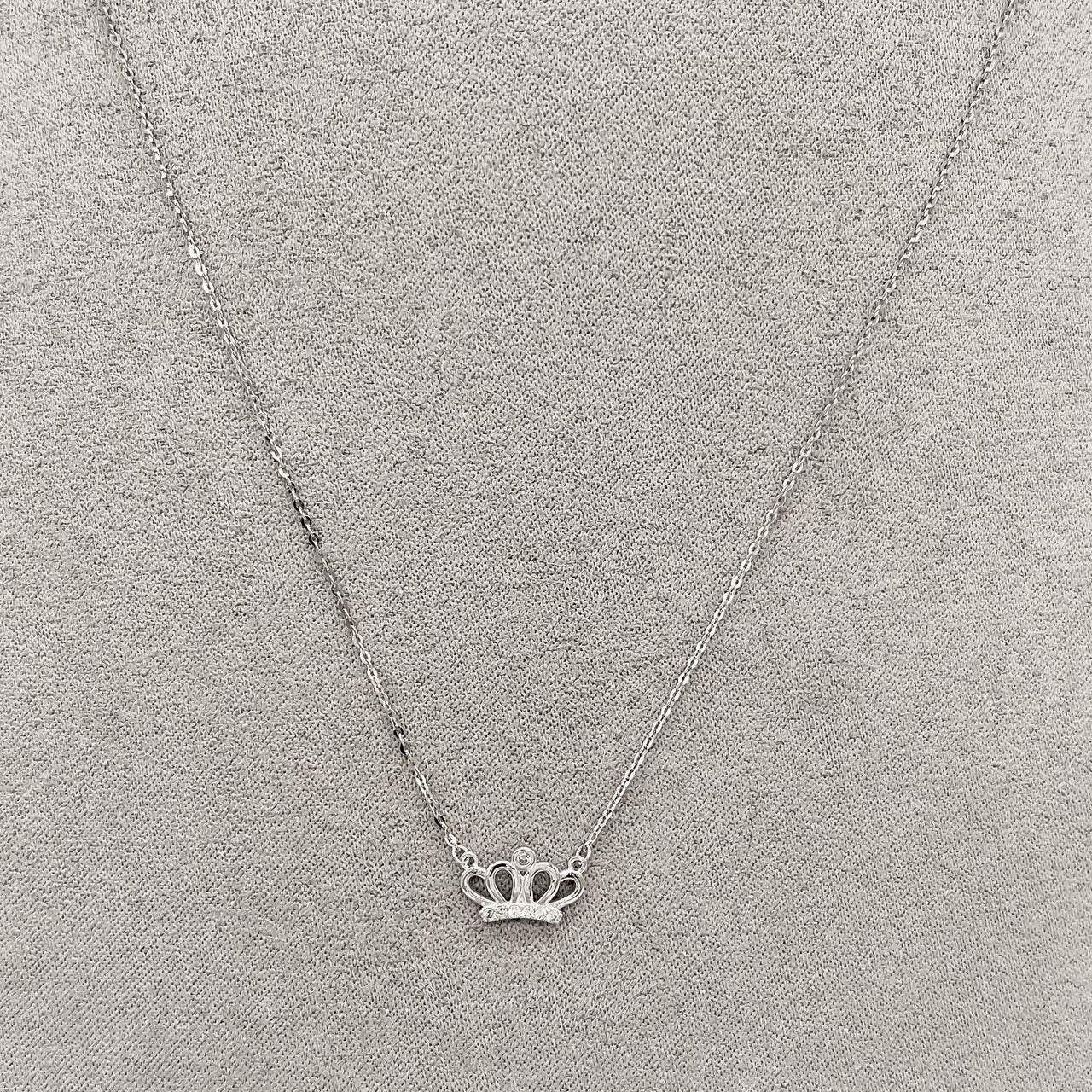 Gargantilla Oro Blanco 10k, con Dije de Corona con Zirconias, 45 cm Largo