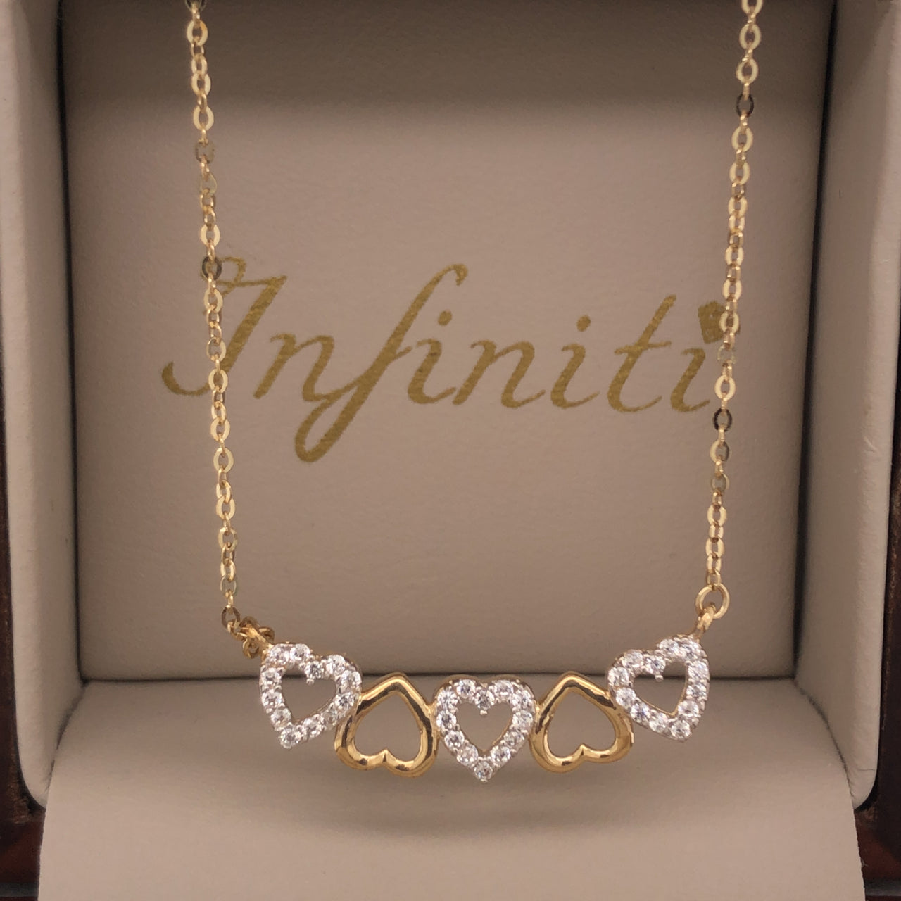 Gargantilla Oro 10k 45 cm de Largo, con Dije Corazones con Zirconias