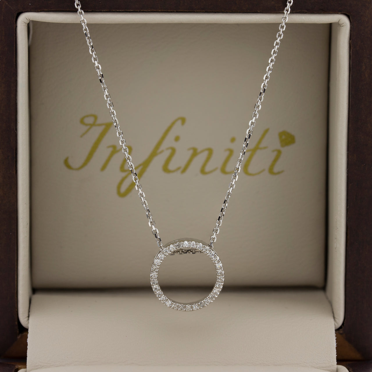 Gargantilla Blanco Oro 14k - Círculo con Diamantes 8 Puntos Totales
