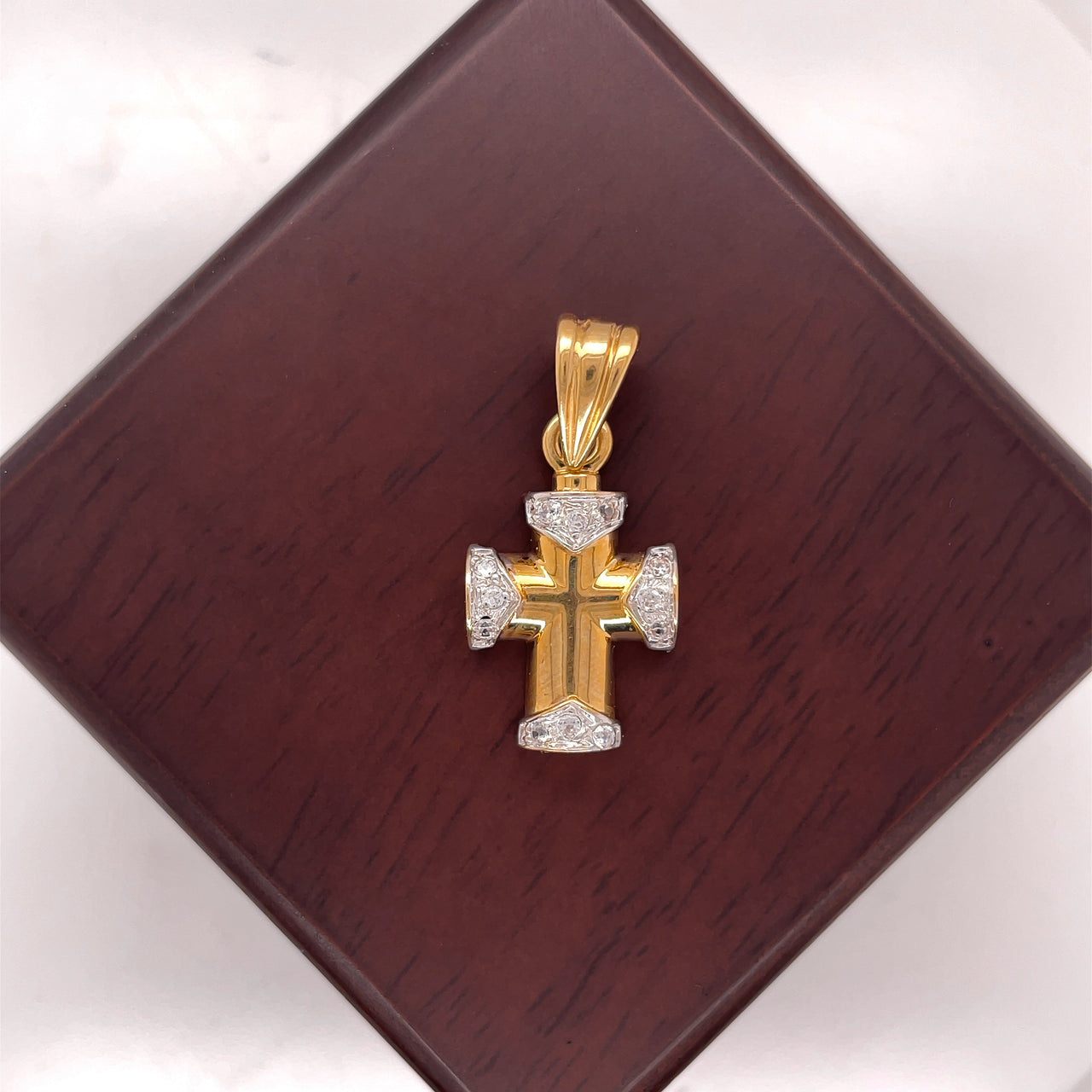 Cruz con Extremo Platinado y Zirconias - Oro 10k