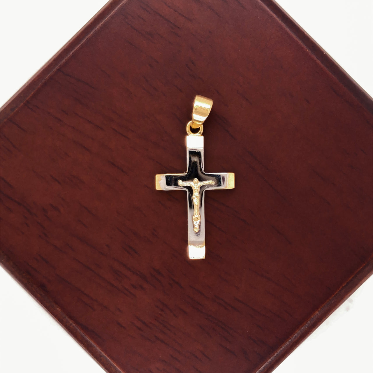 Cruz Oro 10k - Placa Blanca y Lisa con Cristo de 2.5 cm Alto