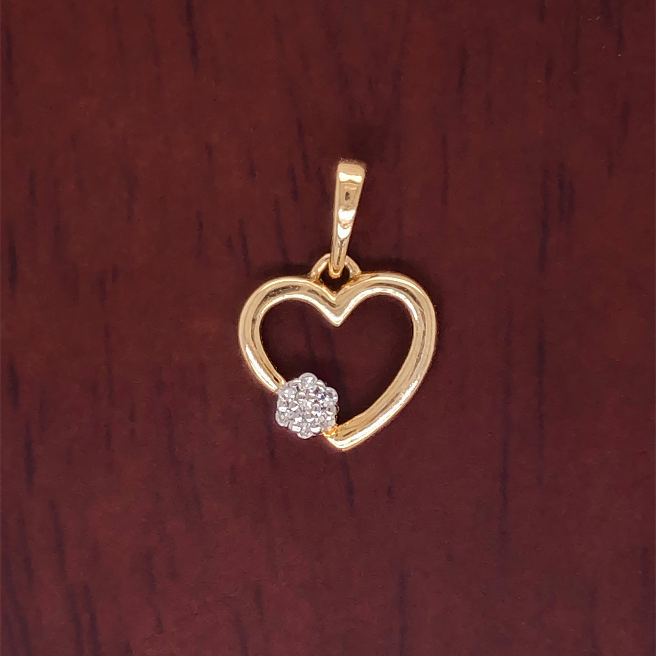 Dije Oro 14k - Corazón con Diamantes 0.02 Puntos Totales