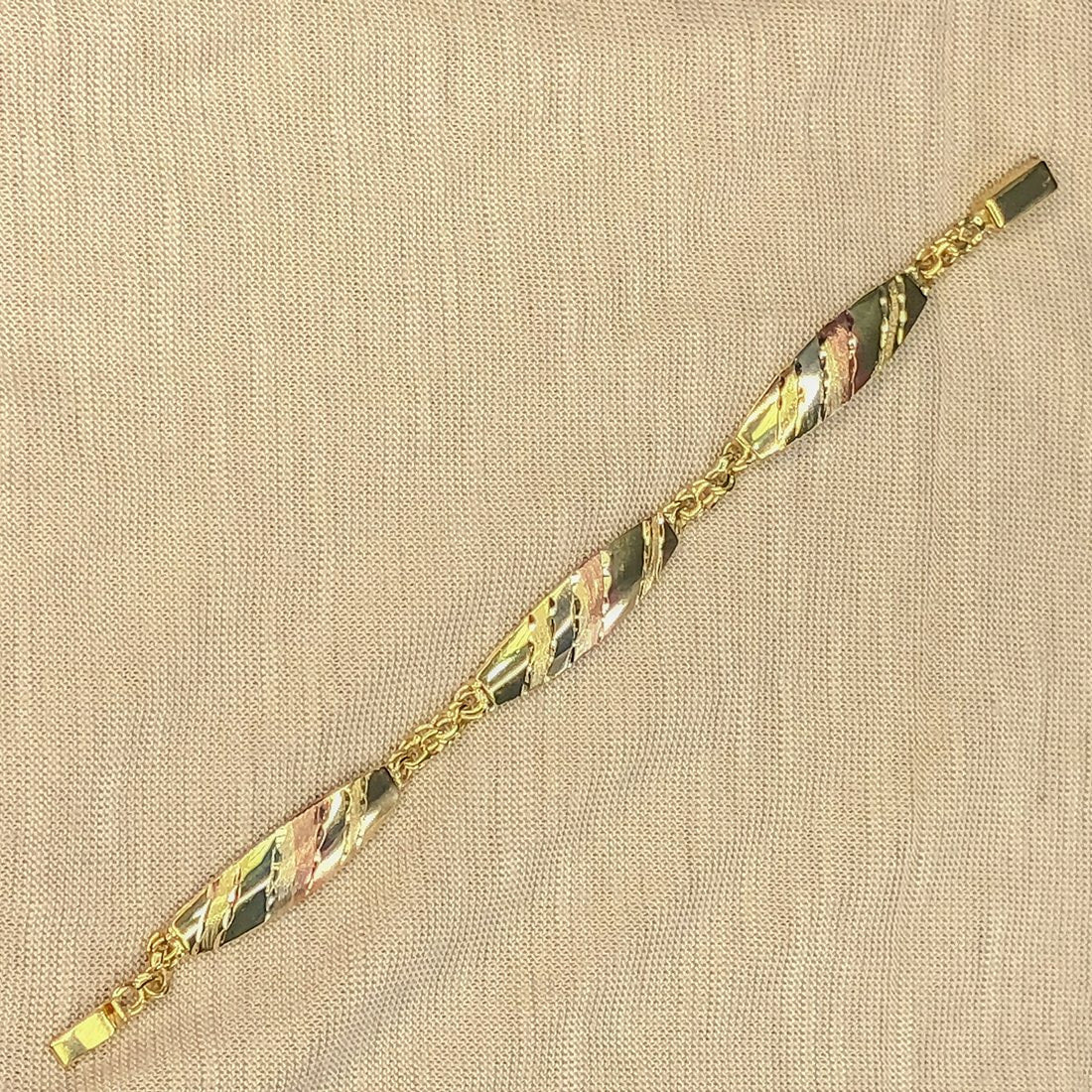 Esclava China con Placas, 12.5 cm Largo, Ancho 7 mm, Oro Florentino 10k - Infiniti Joyas